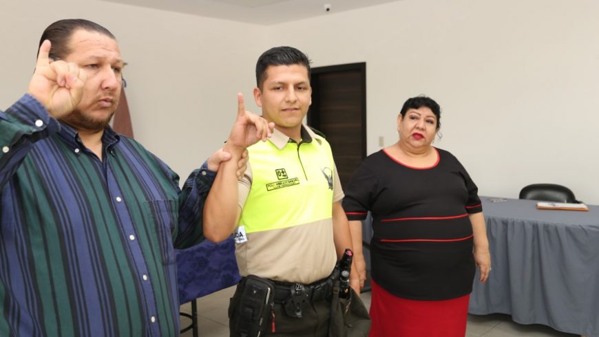 GOBIERNO DE MANABÍ APOYA CAPACITACIÓN DE POLICÍAS EN LENGUA DE SEÑAS