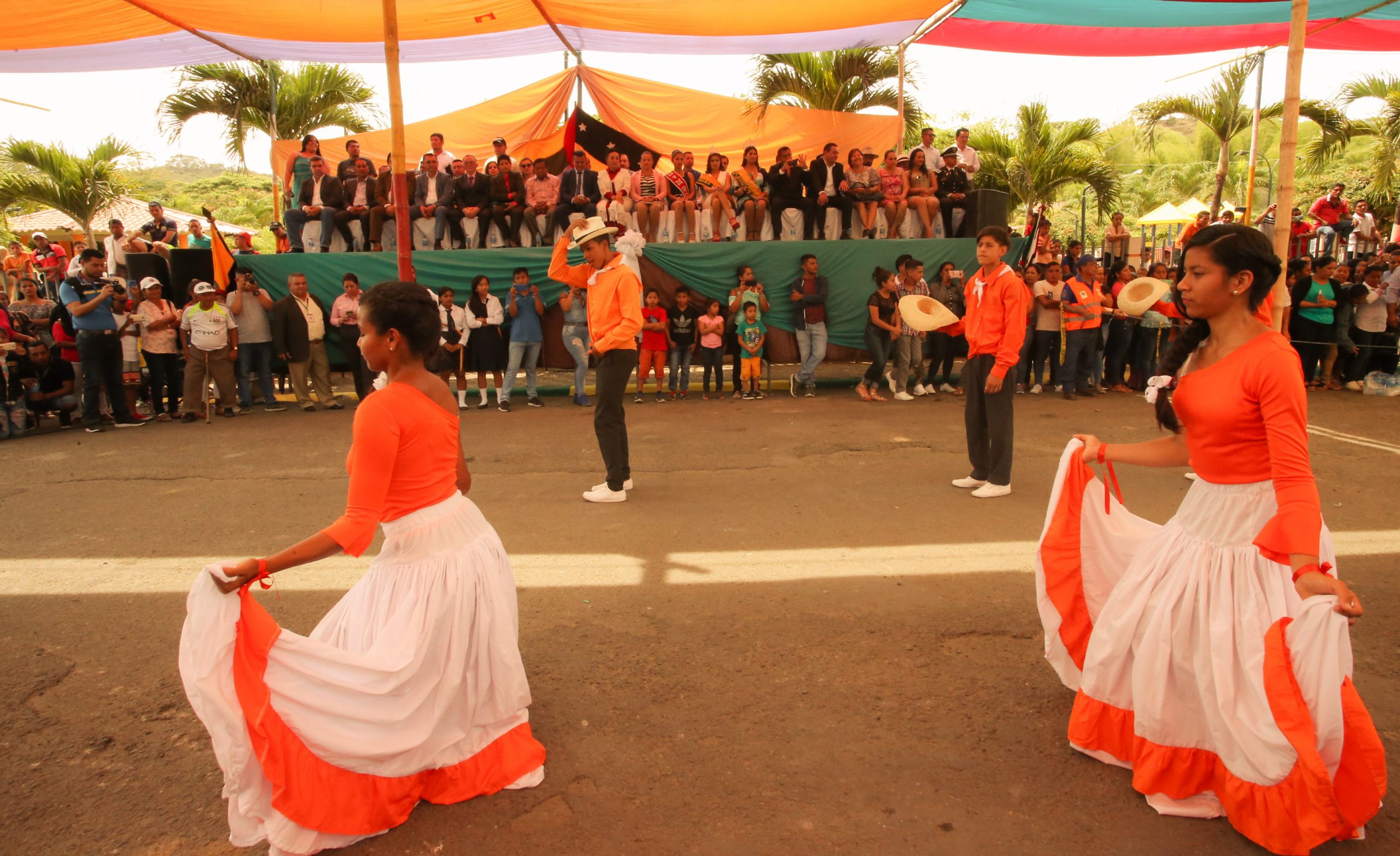 SIXTO DURÁN BALLÉN CELEBRÓ ANIVERSARIO PARROQUIAL Gobierno de Manabí