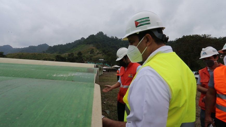 Prefecto recorrió obras en el sistema de riego Carrizal Chone
